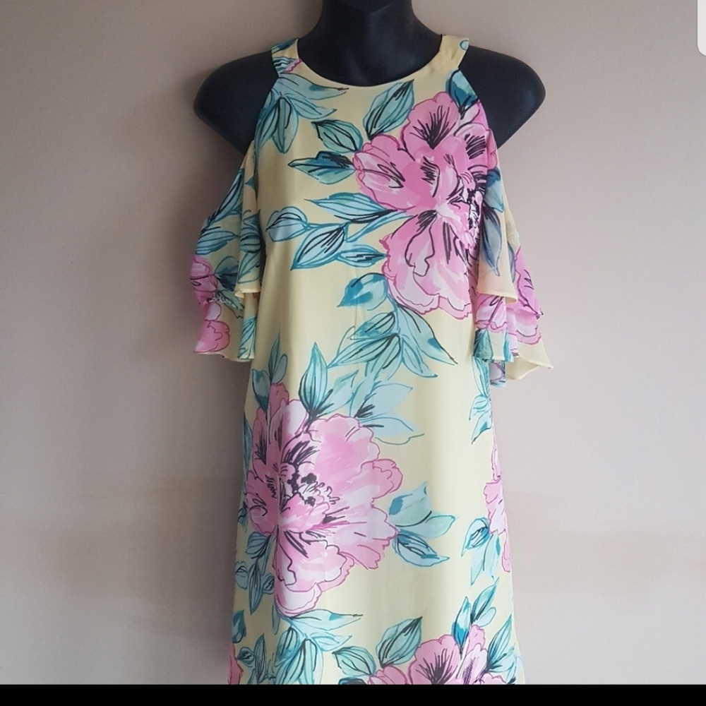 🦋Vince Camuto🦋 Gorgeous Flower Dress